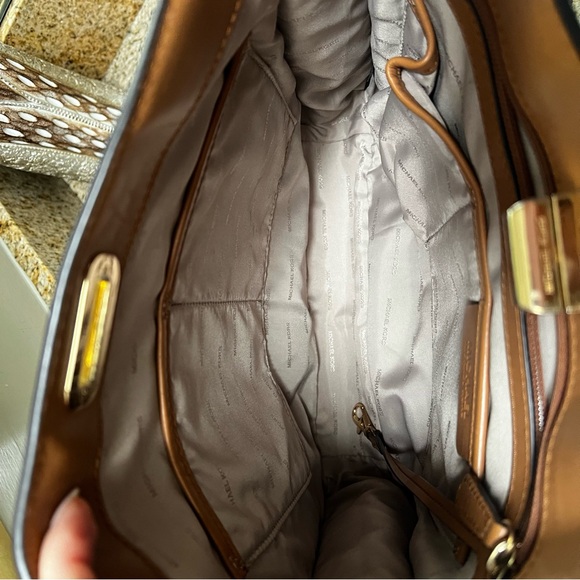 Michael Kors Sullivan Large North/South Messenger with dustbag - Picture 9 of 14